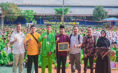 Prestasi Gemilang dari Siswa SMK Negeri 1 Bangkinang Raih 3 Medali Emas di Ajang KejurProv Cabang Panjat Tebing