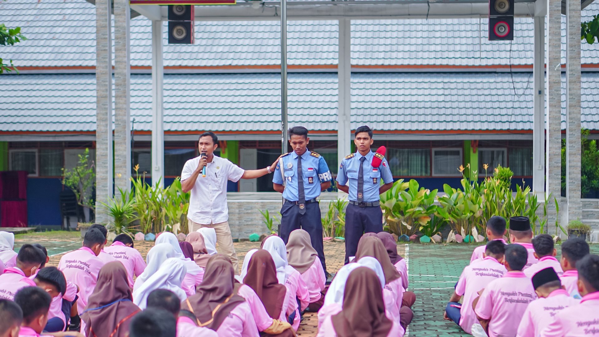 Pelaksanaan MPLS (Masa Pengenalan Lingkungan Sekolah) Untuk Peserta ...